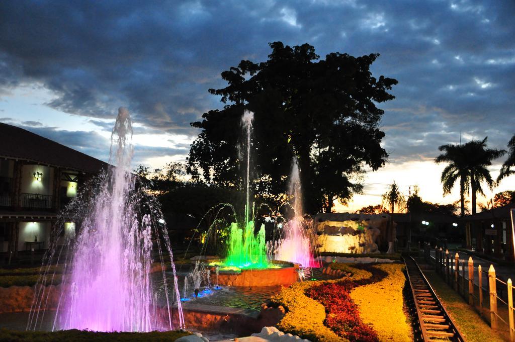 Hotel Campestre Las Camelias Pueblo Tapao Exterior photo Fountains at the University of the West Indies, Cave Hill Campus