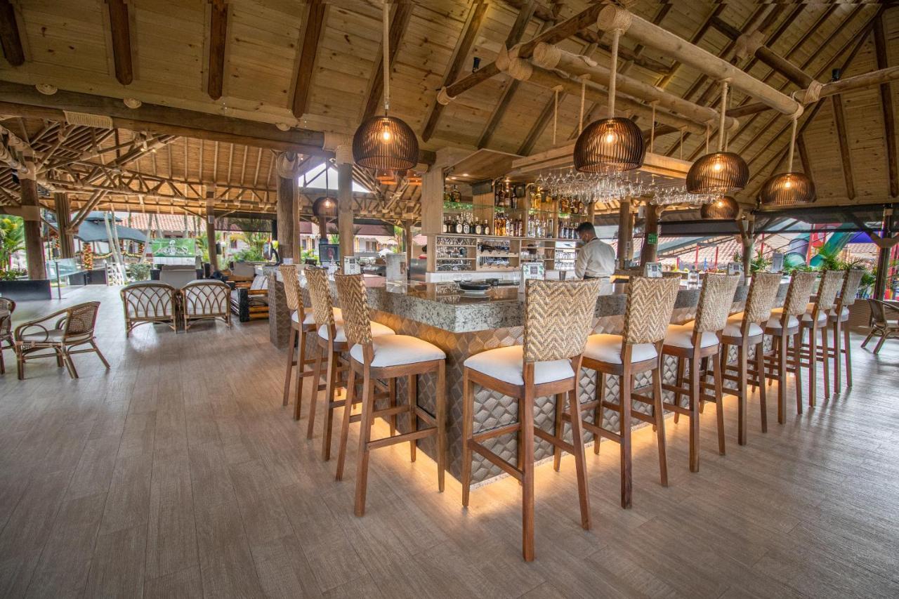 Hotel Campestre Las Camelias Pueblo Tapao Exterior photo The interior of the restaurant