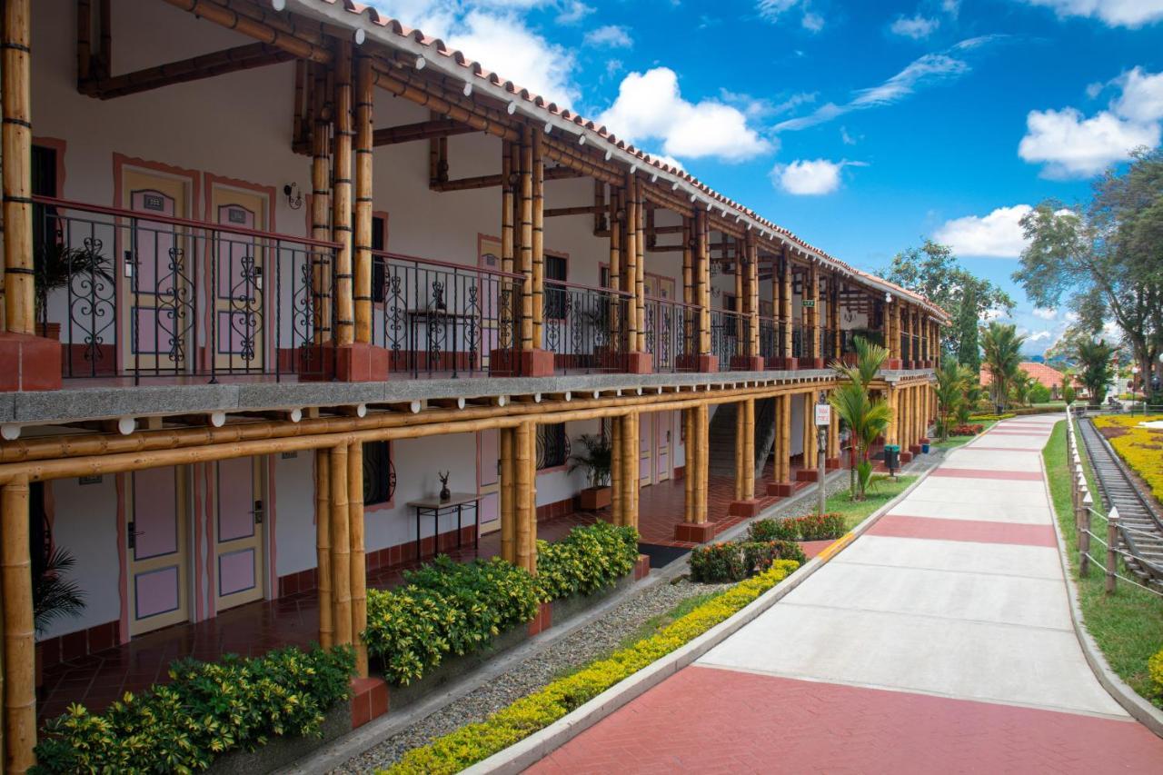 Hotel Campestre Las Camelias Pueblo Tapao Exterior photo University of El Salvador