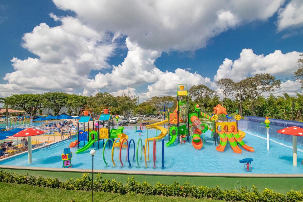 Hotel Campestre Las Camelias Pueblo Tapao Exterior photo Splash Island