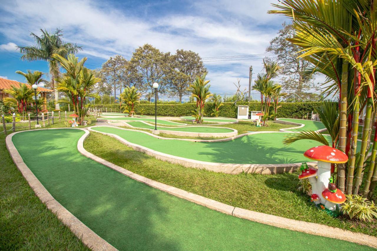 Hotel Campestre Las Camelias Pueblo Tapao Exterior photo Miniature golf course in San Diego, California