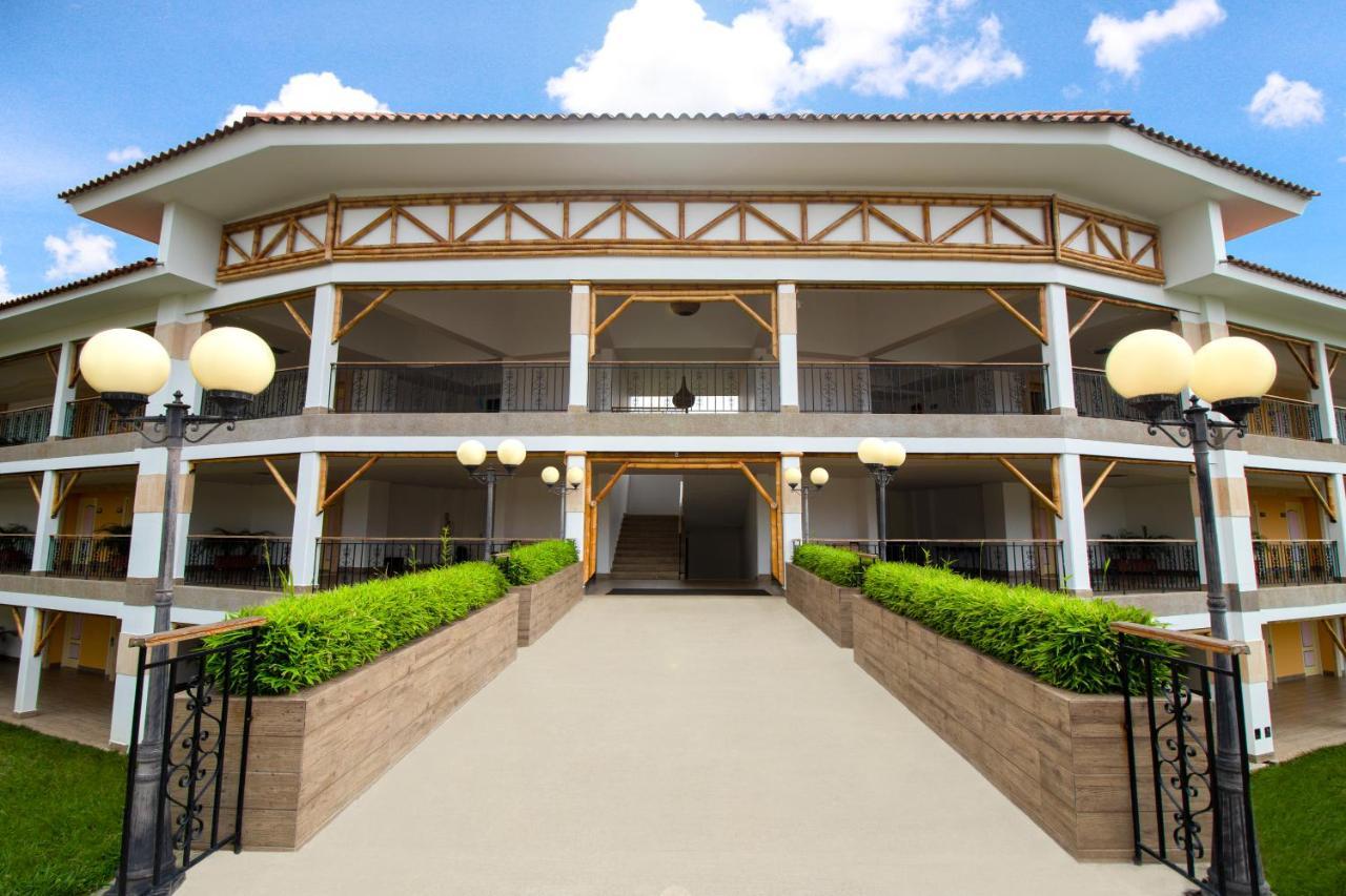 Hotel Campestre Las Camelias Pueblo Tapao Exterior photo The main building of the university