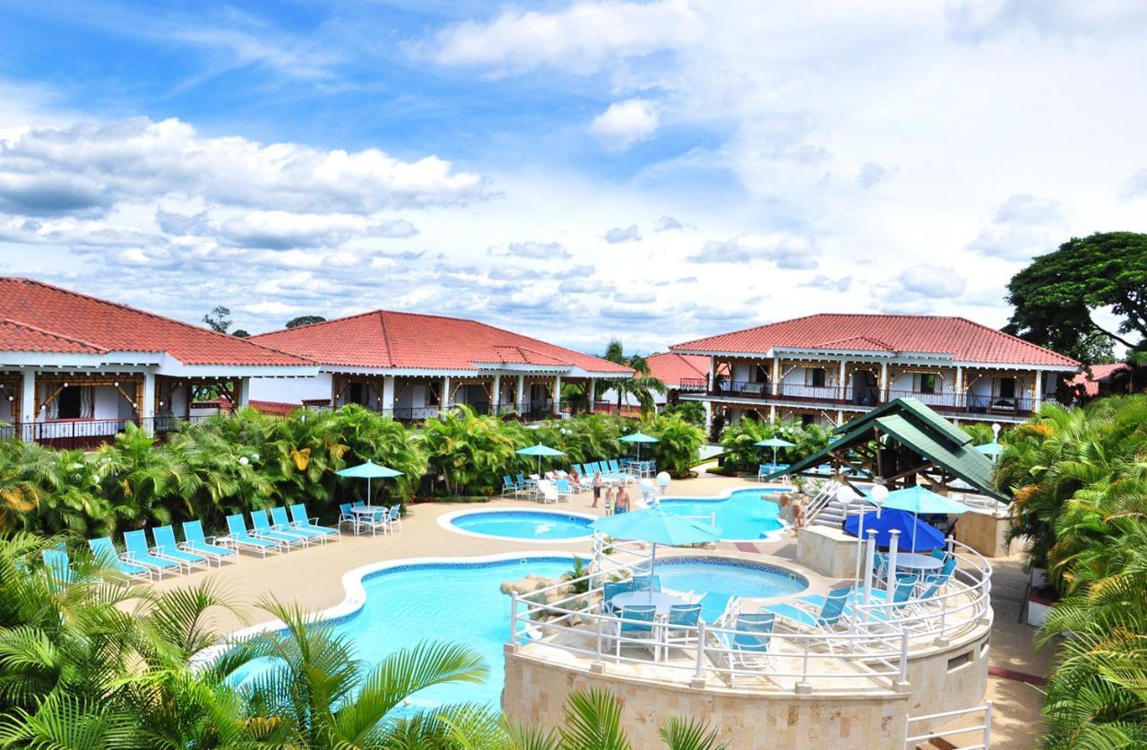Hotel Campestre Las Camelias Pueblo Tapao Exterior photo View of the pool at the hotel