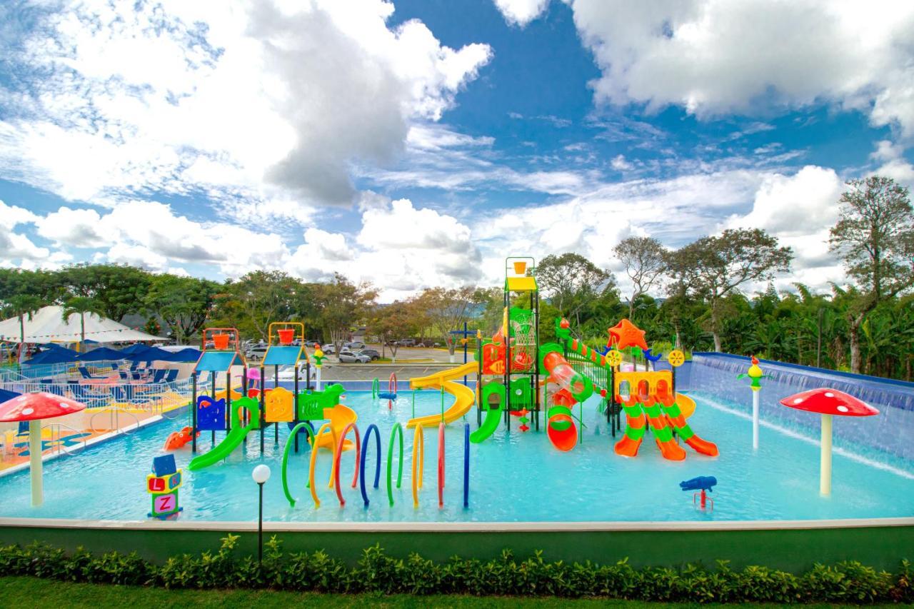 Hotel Campestre Las Camelias Pueblo Tapao Exterior photo Splash Island