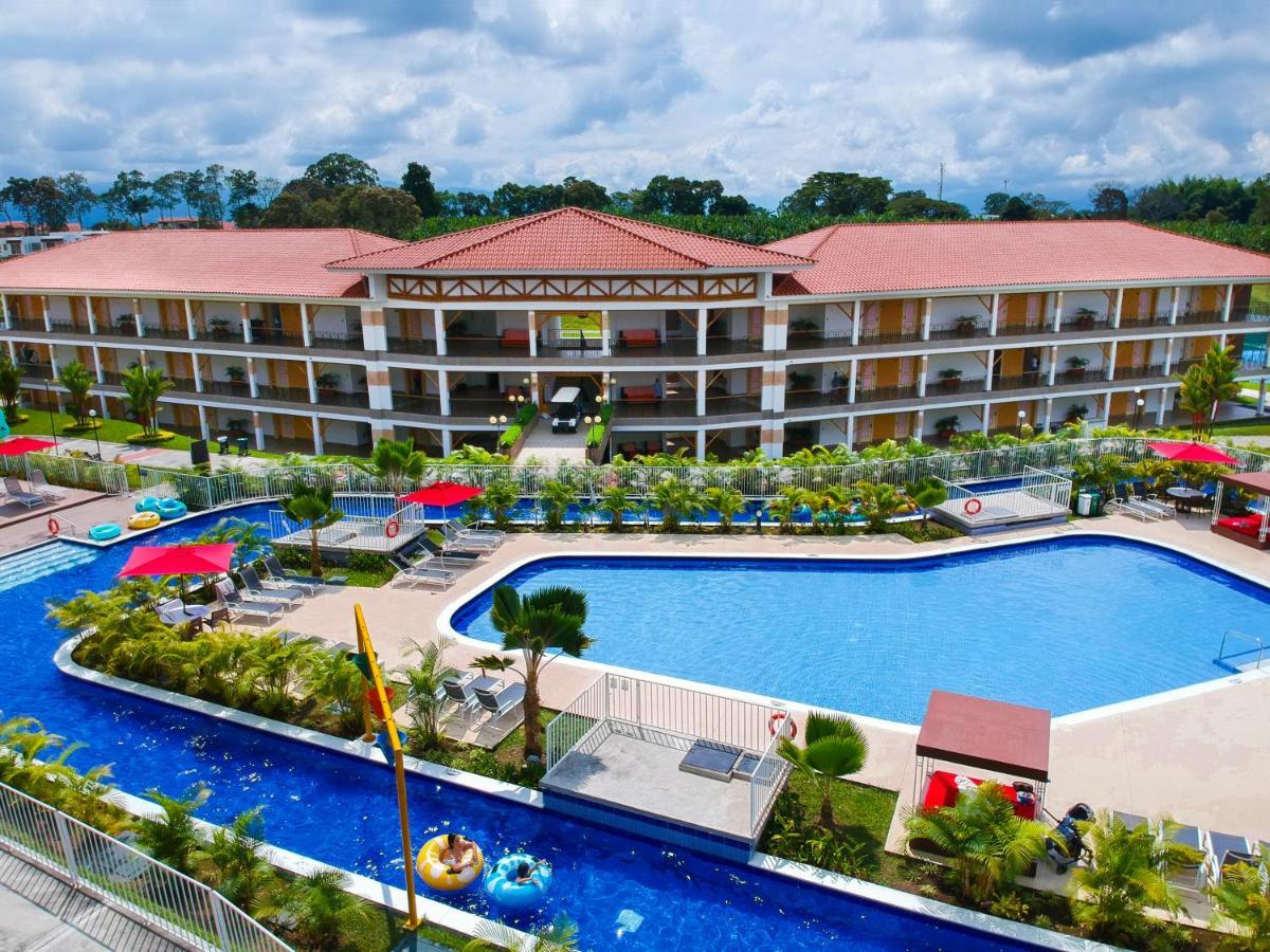 Hotel Campestre Las Camelias Pueblo Tapao Exterior photo The resort's main pool