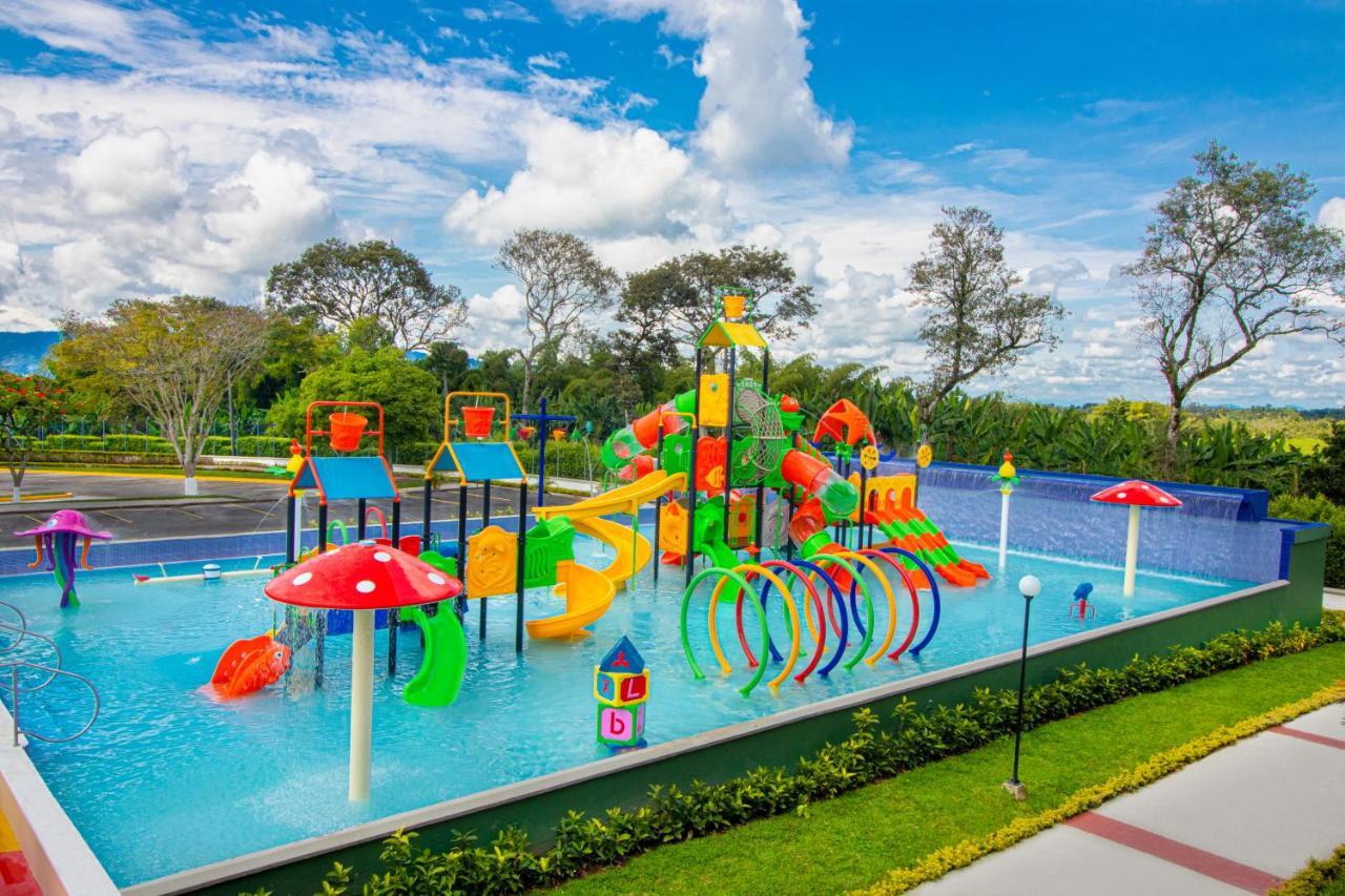 Hotel Campestre Las Camelias Pueblo Tapao Exterior photo Splash Island