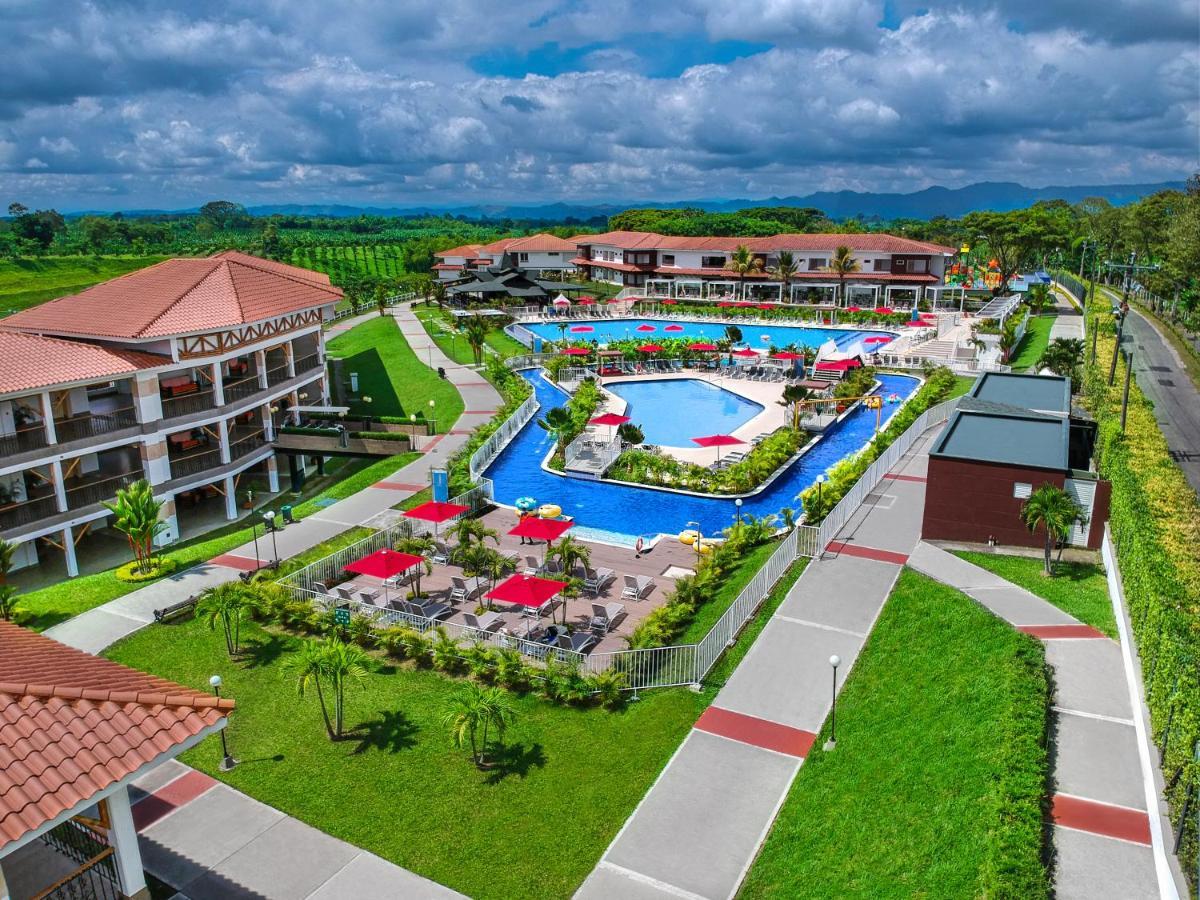 Hotel Campestre Las Camelias Pueblo Tapao Exterior photo Aerial view of the resort