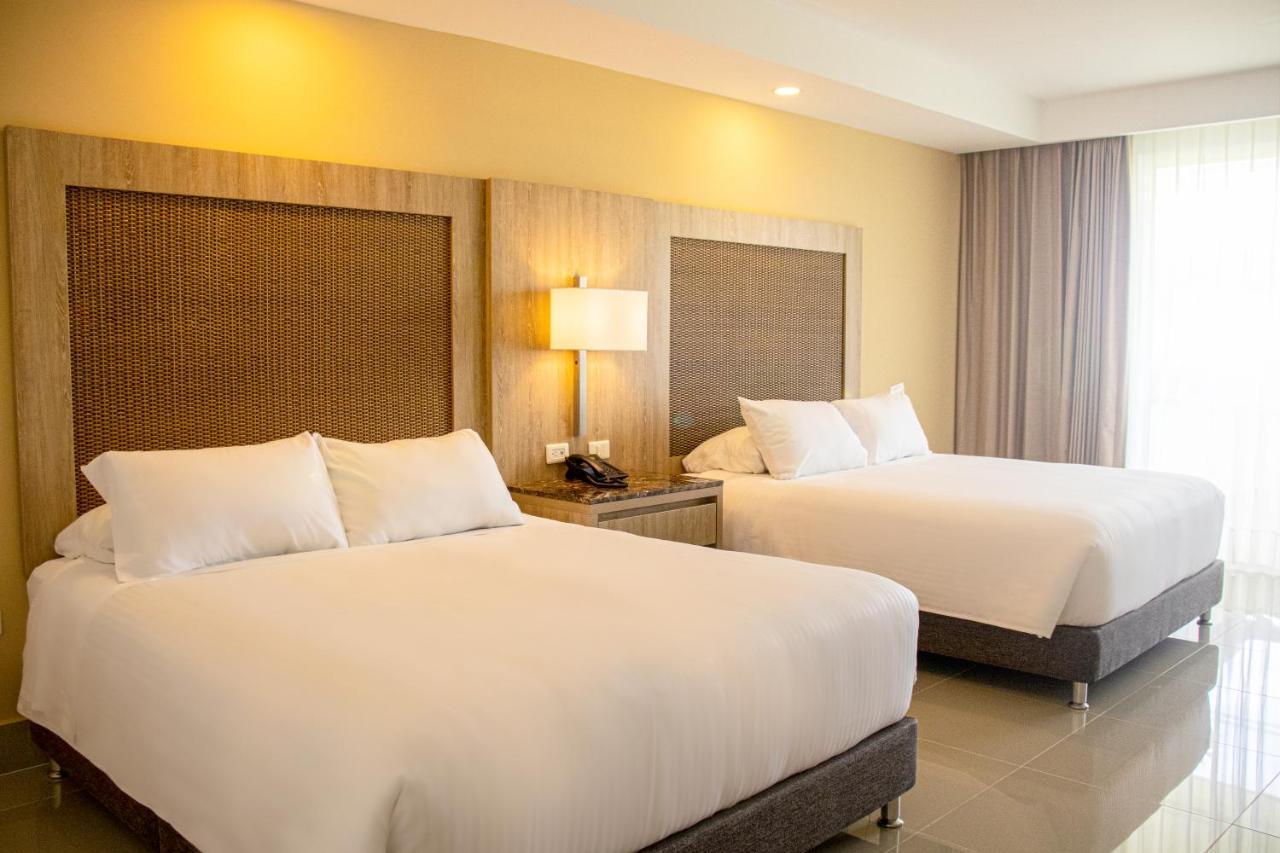Hotel Campestre Las Camelias Pueblo Tapao Exterior photo A room at the Hilton San Diego Bayfront