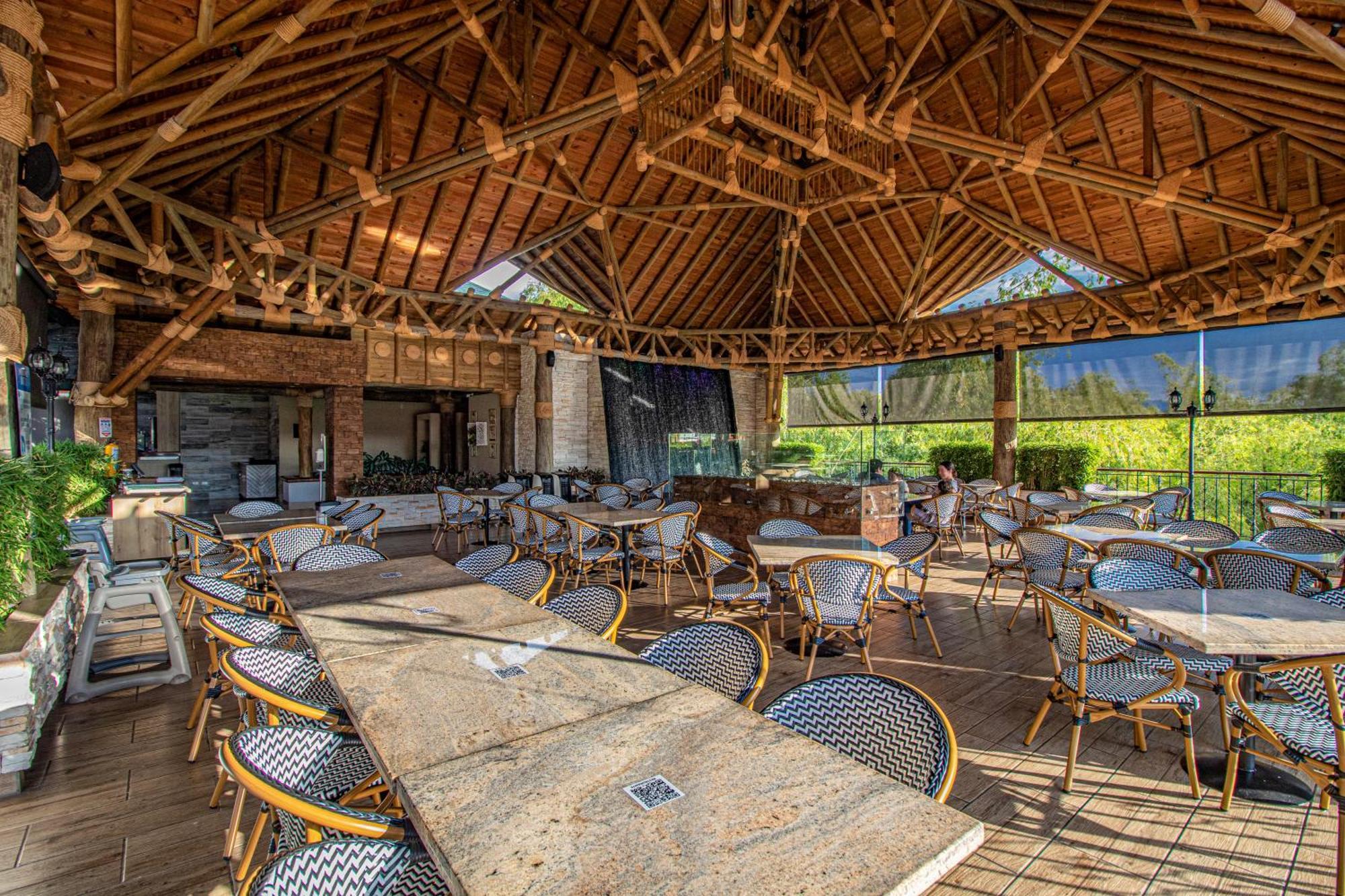 Hotel Campestre Las Camelias Pueblo Tapao Exterior photo The interior of the restaurant