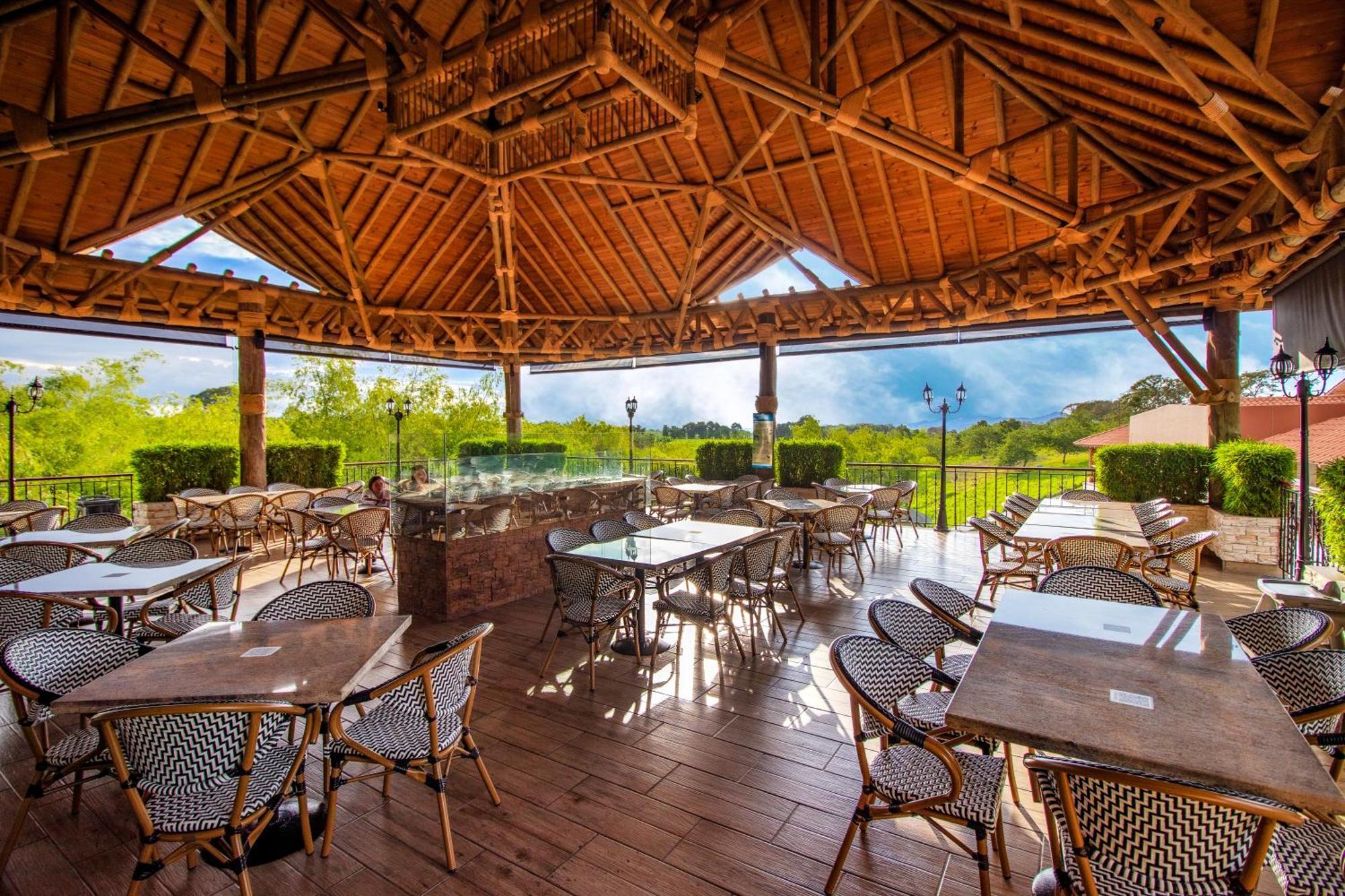 Hotel Campestre Las Camelias Pueblo Tapao Exterior photo The interior of the Boathouse