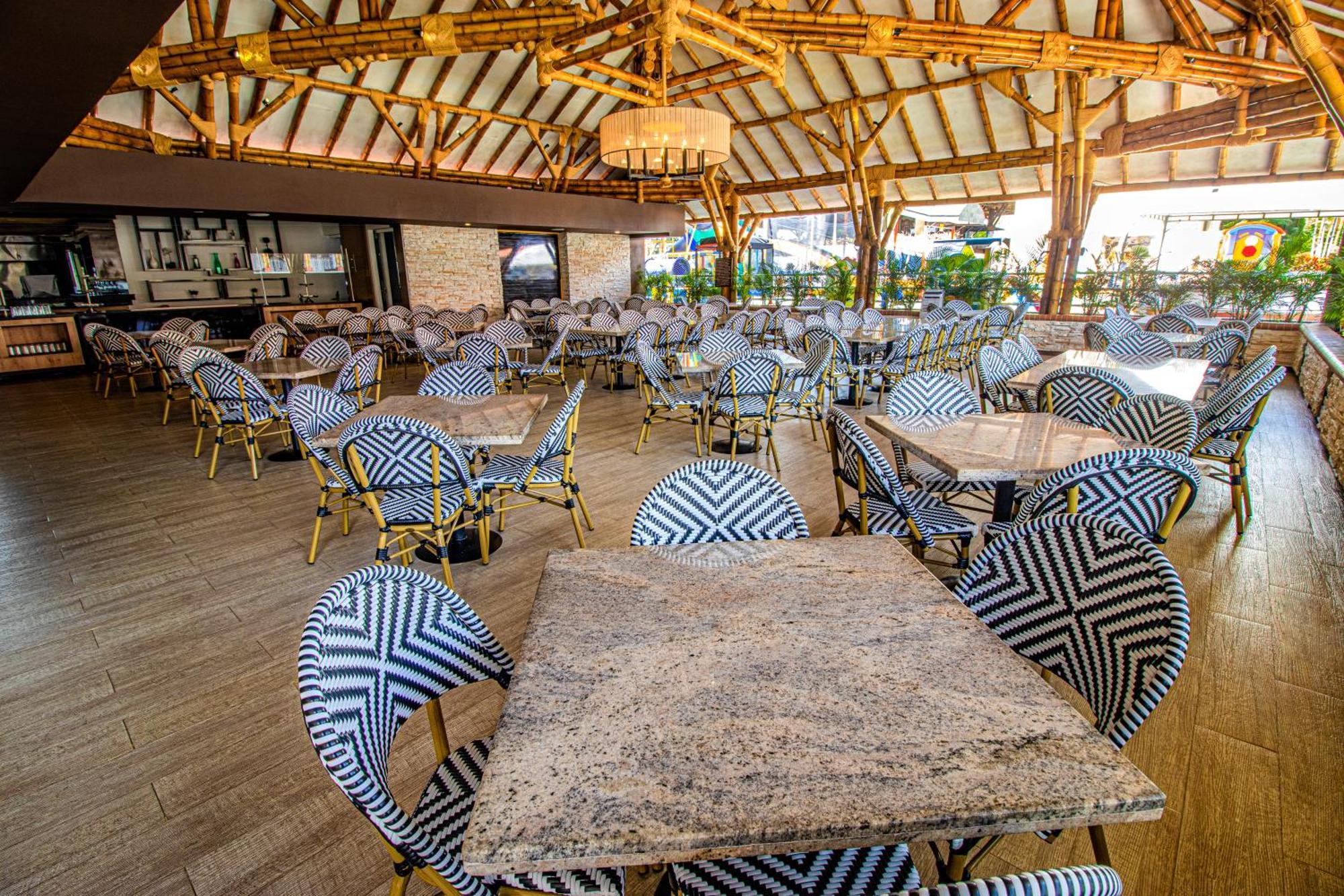 Hotel Campestre Las Camelias Pueblo Tapao Exterior photo The interior of the restaurant