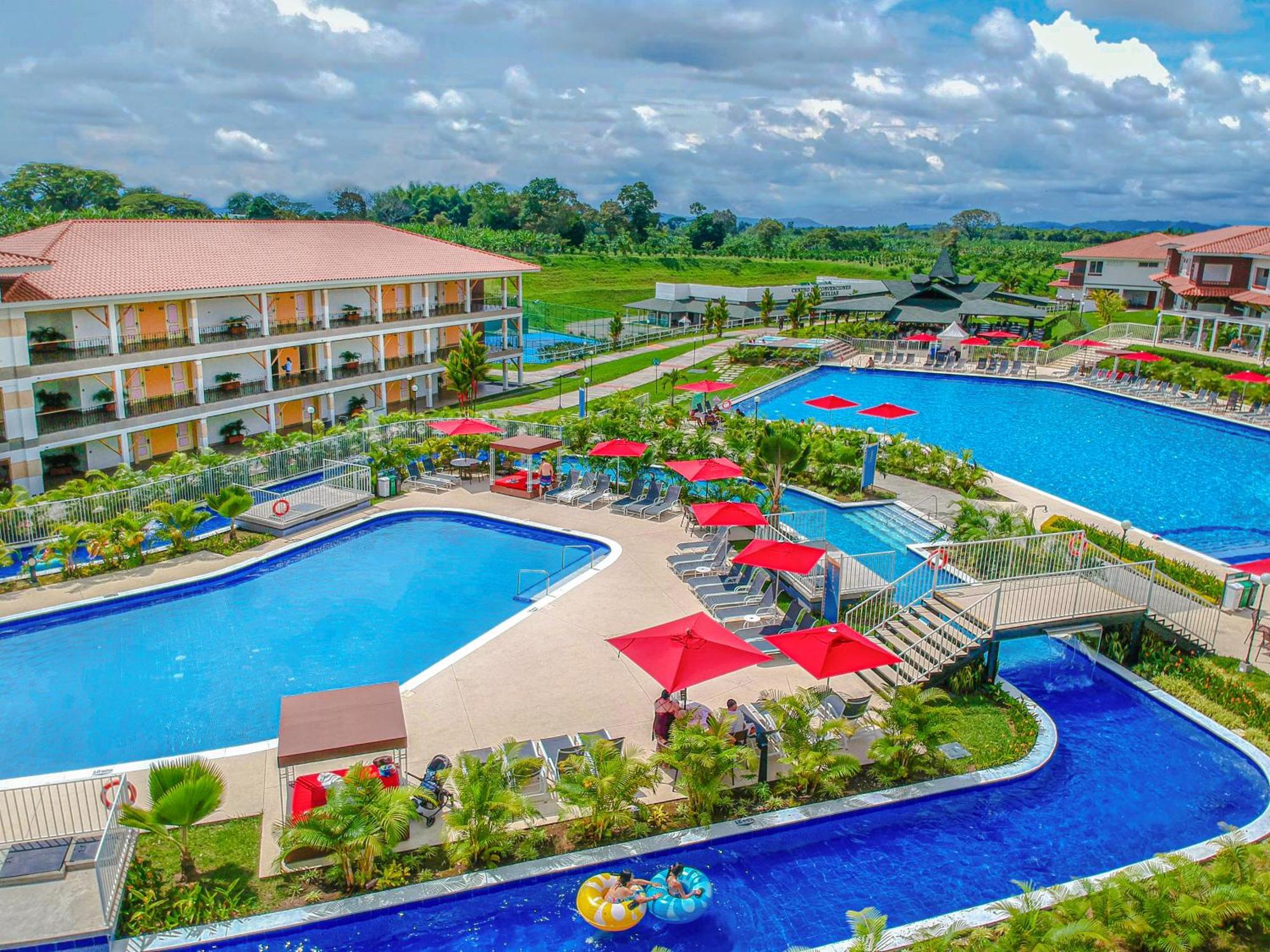 Hotel Campestre Las Camelias Pueblo Tapao Exterior photo The resort's swimming pool