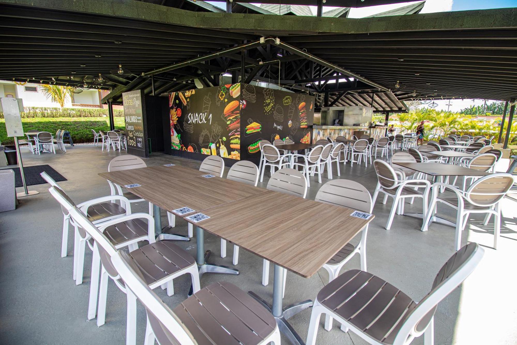 Hotel Campestre Las Camelias Pueblo Tapao Exterior photo The outdoor dining area