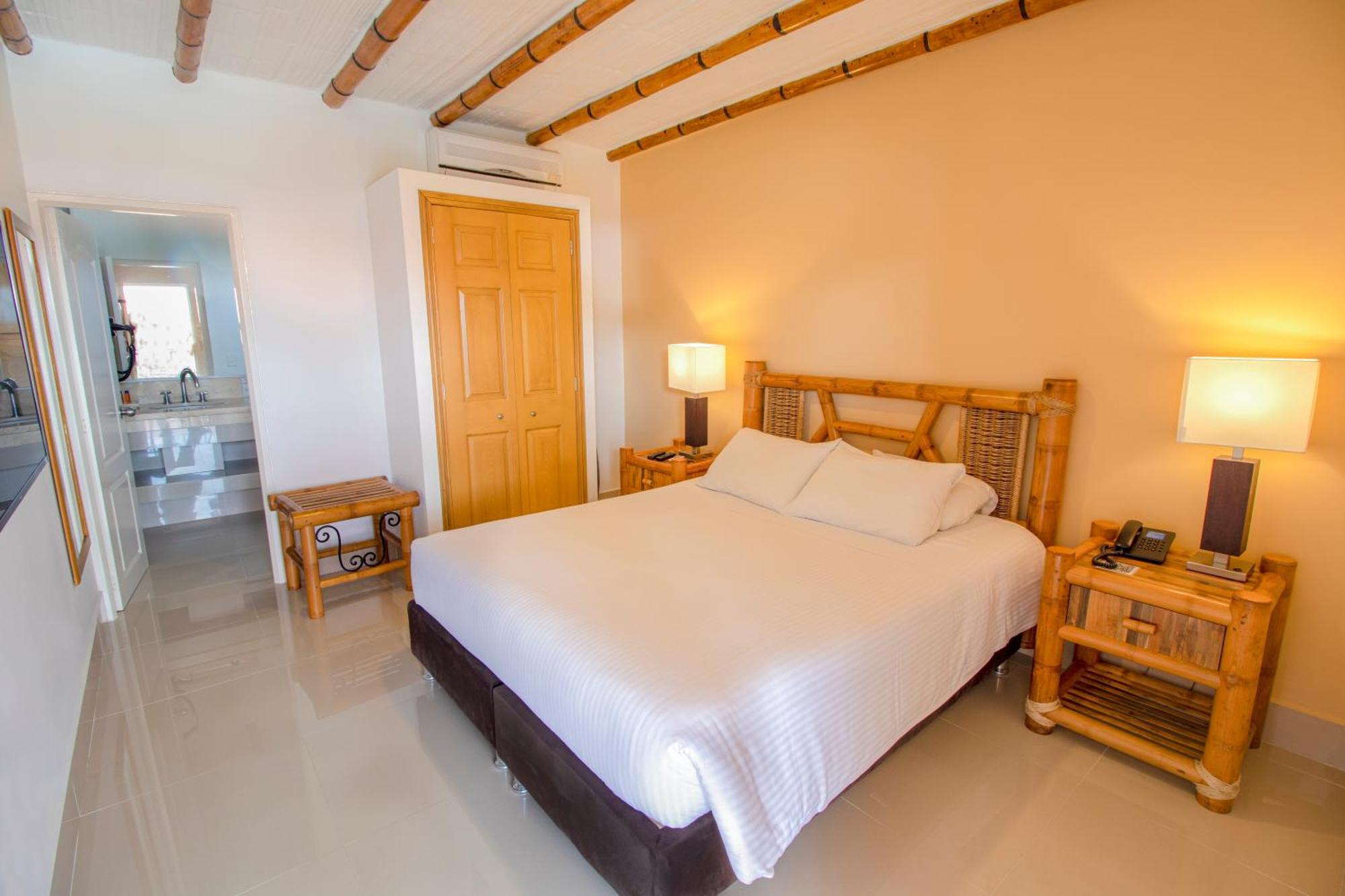 Hotel Campestre Las Camelias Pueblo Tapao Exterior photo A bedroom at the hotel